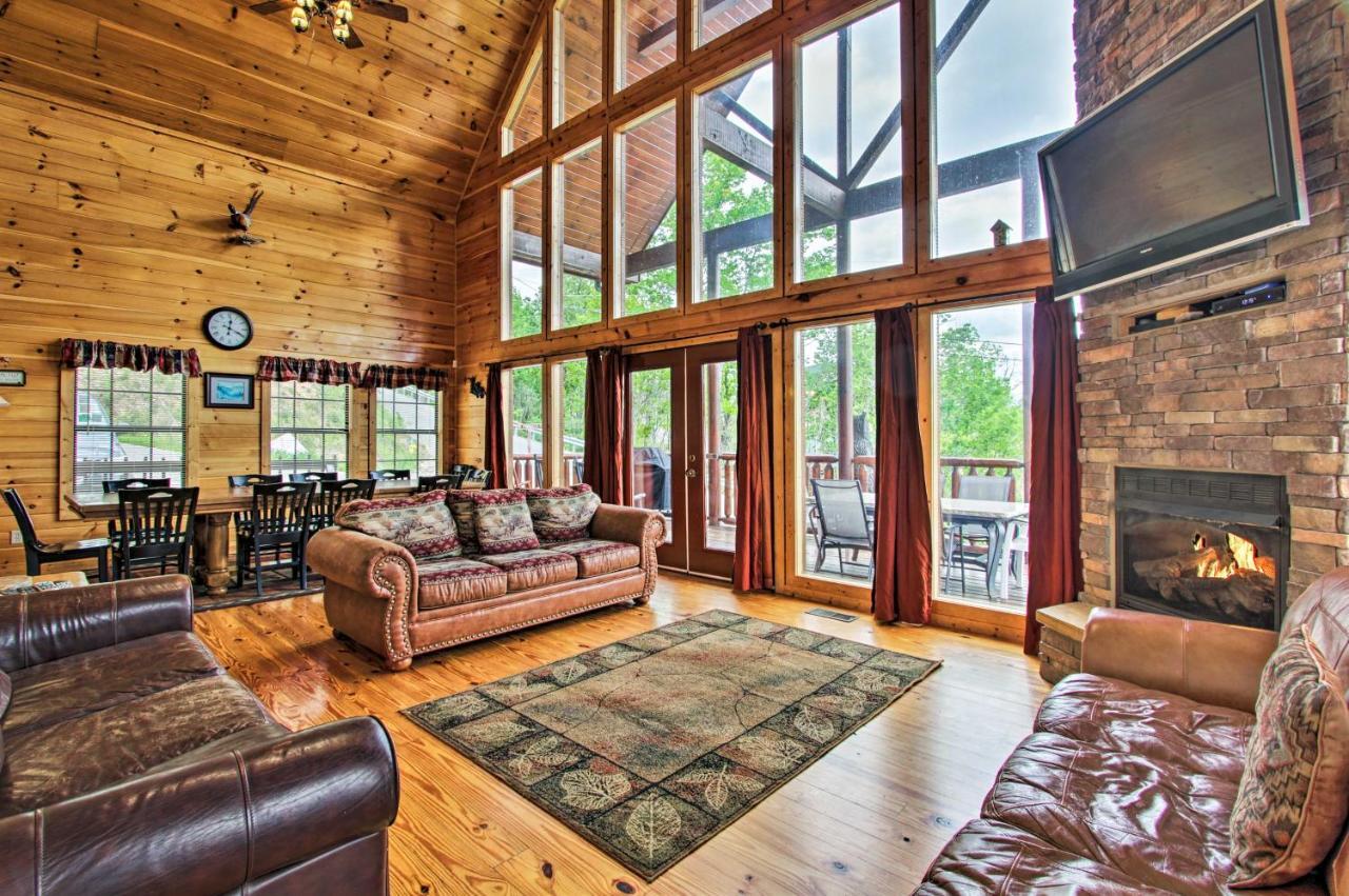 Expansive Gatlinburg Cabin Hot Tub, Deck And Grill! Εξωτερικό φωτογραφία