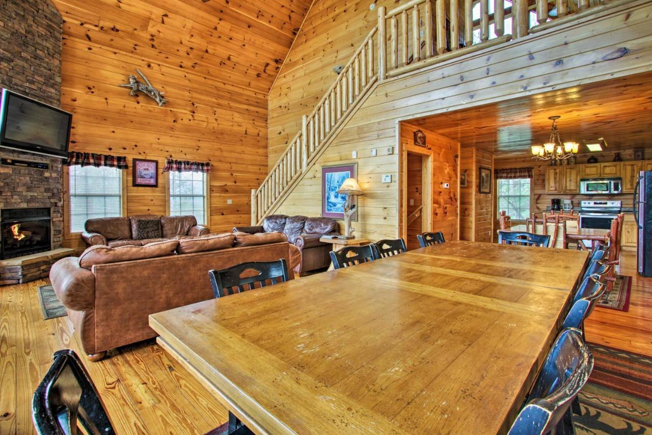 Expansive Gatlinburg Cabin Hot Tub, Deck And Grill! Εξωτερικό φωτογραφία