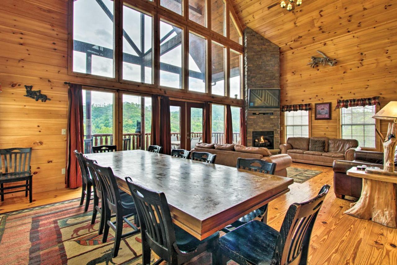 Expansive Gatlinburg Cabin Hot Tub, Deck And Grill! Εξωτερικό φωτογραφία