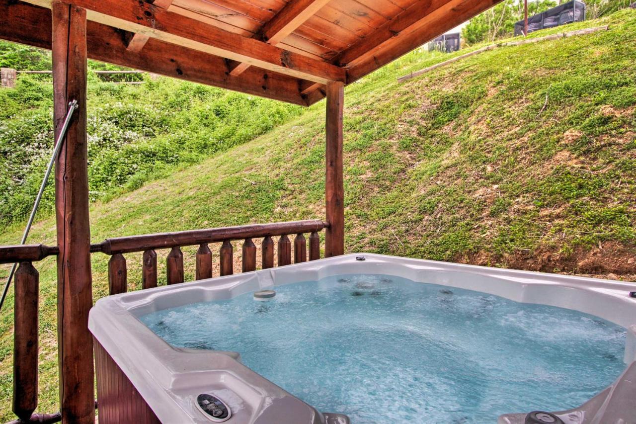 Expansive Gatlinburg Cabin Hot Tub, Deck And Grill! Εξωτερικό φωτογραφία