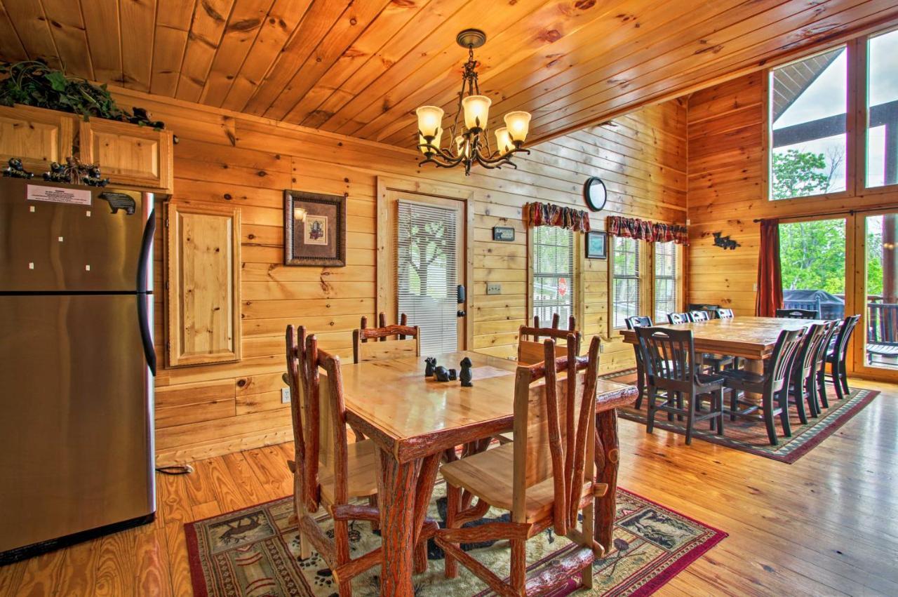 Expansive Gatlinburg Cabin Hot Tub, Deck And Grill! Εξωτερικό φωτογραφία