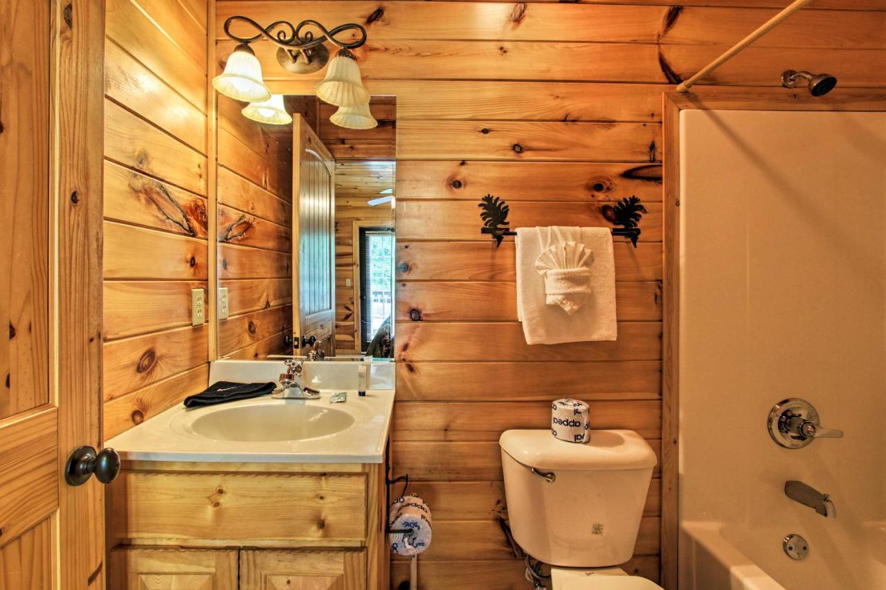 Expansive Gatlinburg Cabin Hot Tub, Deck And Grill! Εξωτερικό φωτογραφία